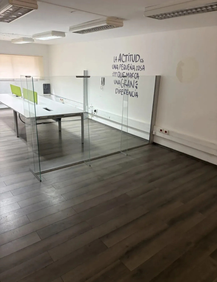 Oficina ID.13297 - Traspaso Alquiler Oficina Amoblada 1 Baño Frente Al Puerto En Ciudad Vieja