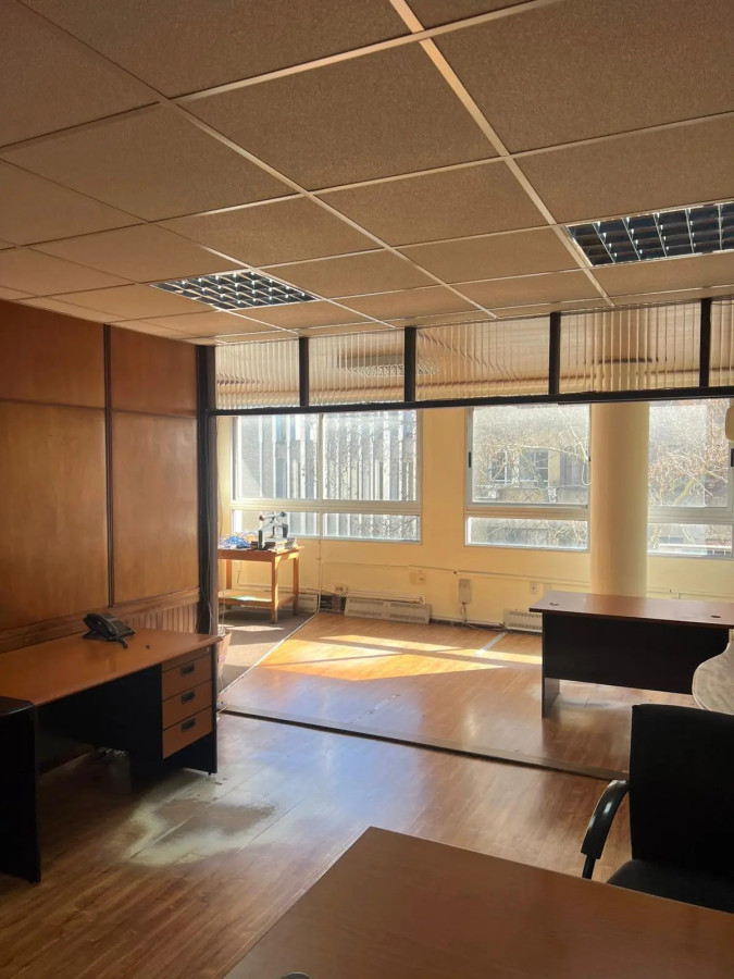 Oficina ID.13389 - Alquiler Y Venta de Oficina Ambiente Amplio Y Luminoso En Centro
