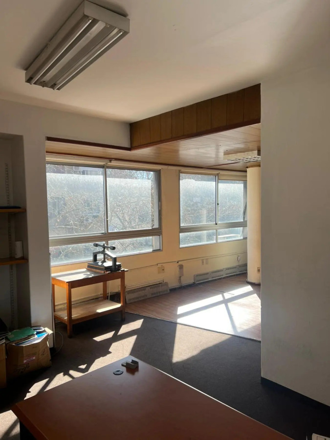Oficina ID.13389 - Alquiler Y Venta de Oficina Ambiente Amplio Y Luminoso En Centro