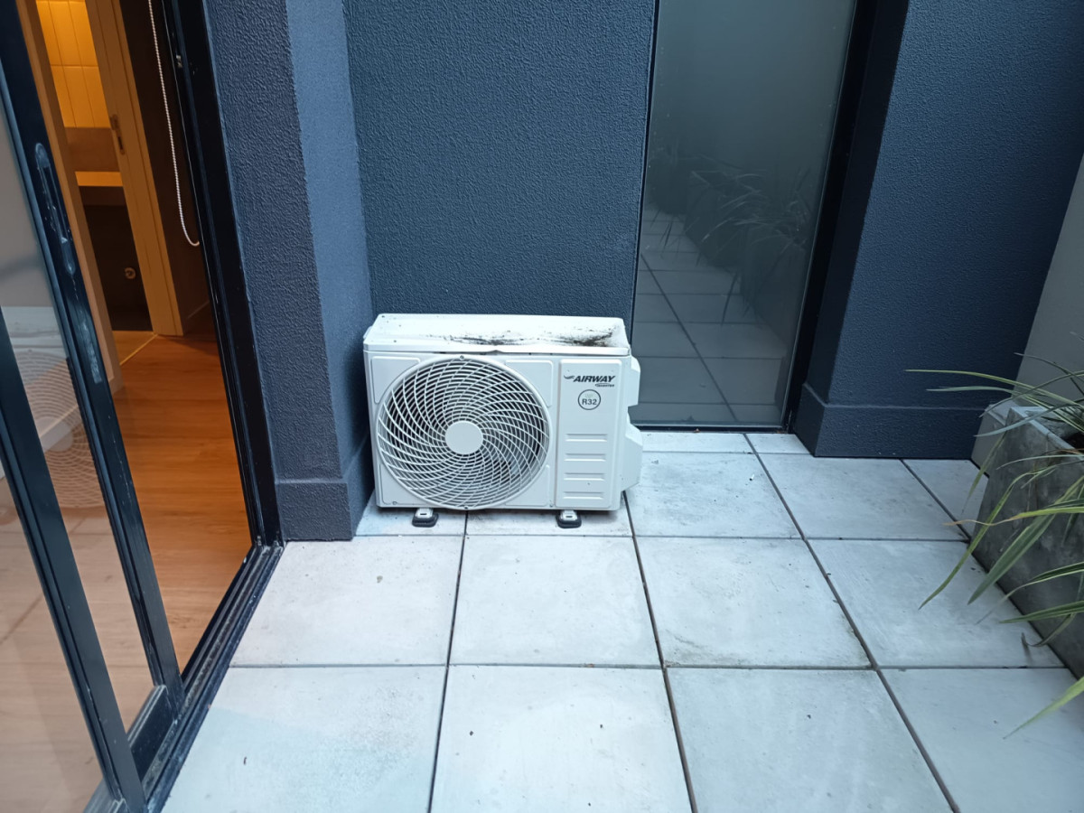 Oficina ID.12818 - Alquiler Oficina En Centro Patio Exclusivo Y Muebles Luminoso