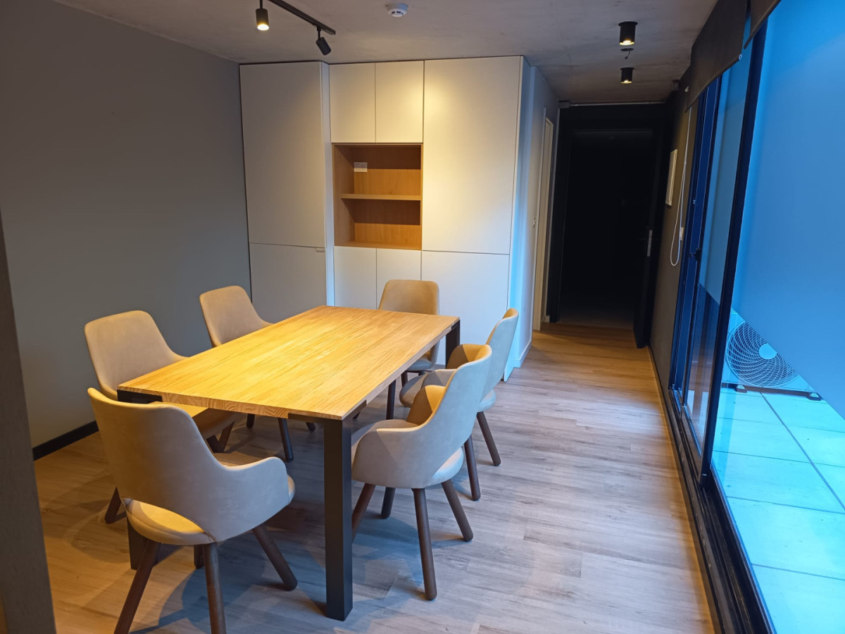 Oficina ID.12818 - Alquiler Oficina En Centro Patio Exclusivo Y Muebles Luminoso