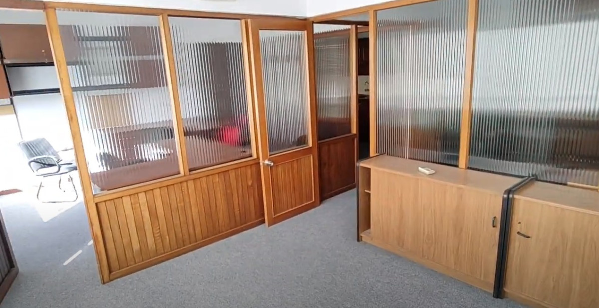 Oficina ID.3173 - HERMOSA OFICINA! MUY LUMINOSA EN CIUDAD VIEJA, BAÑO Y COCINA!