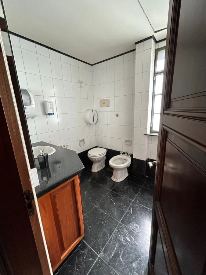 Oficina ID.10378 - Alquiler De Oficina En Casona Excelente Estado Zona Pocitos