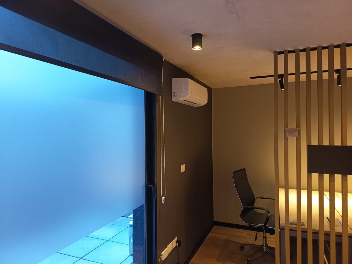 Oficina ID.12818 - Alquiler Oficina En Centro Patio Exclusivo Y Muebles Luminoso