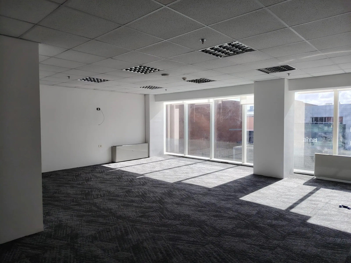 Oficina ID.13095 - Alquiler Oficina Moderna Y Luminosa 60m2 Con Cochera En World Trade Center Torre 4 Buceo