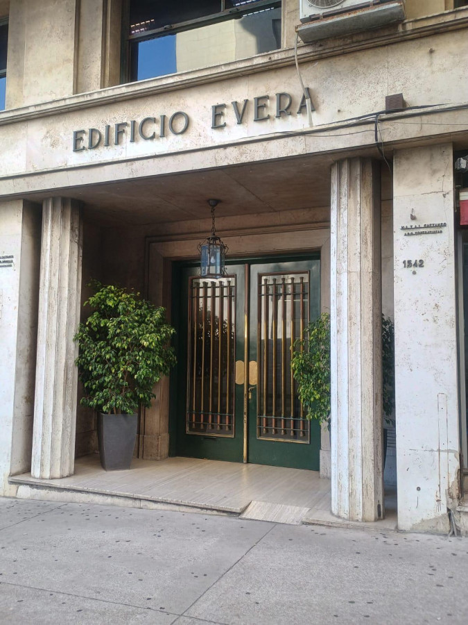 Oficina ID.6219 - Gran Oportunidad Para Inversores. Venta de Oficinas. Ciudad Vieja