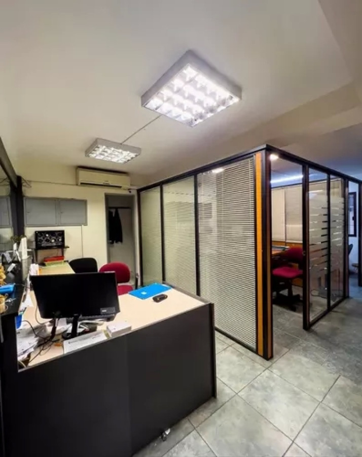 Oficina ID.3713 - Edificio De Oficinas Con Depósito Cercano A Plaza Independencia