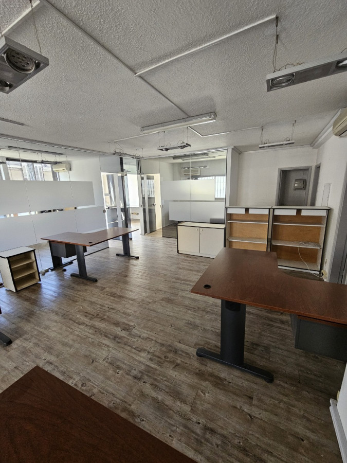 Oficina ID.7512 - Alquiler Amplia Oficina A Nuevo Con 5 Privados Ciudad Vieja