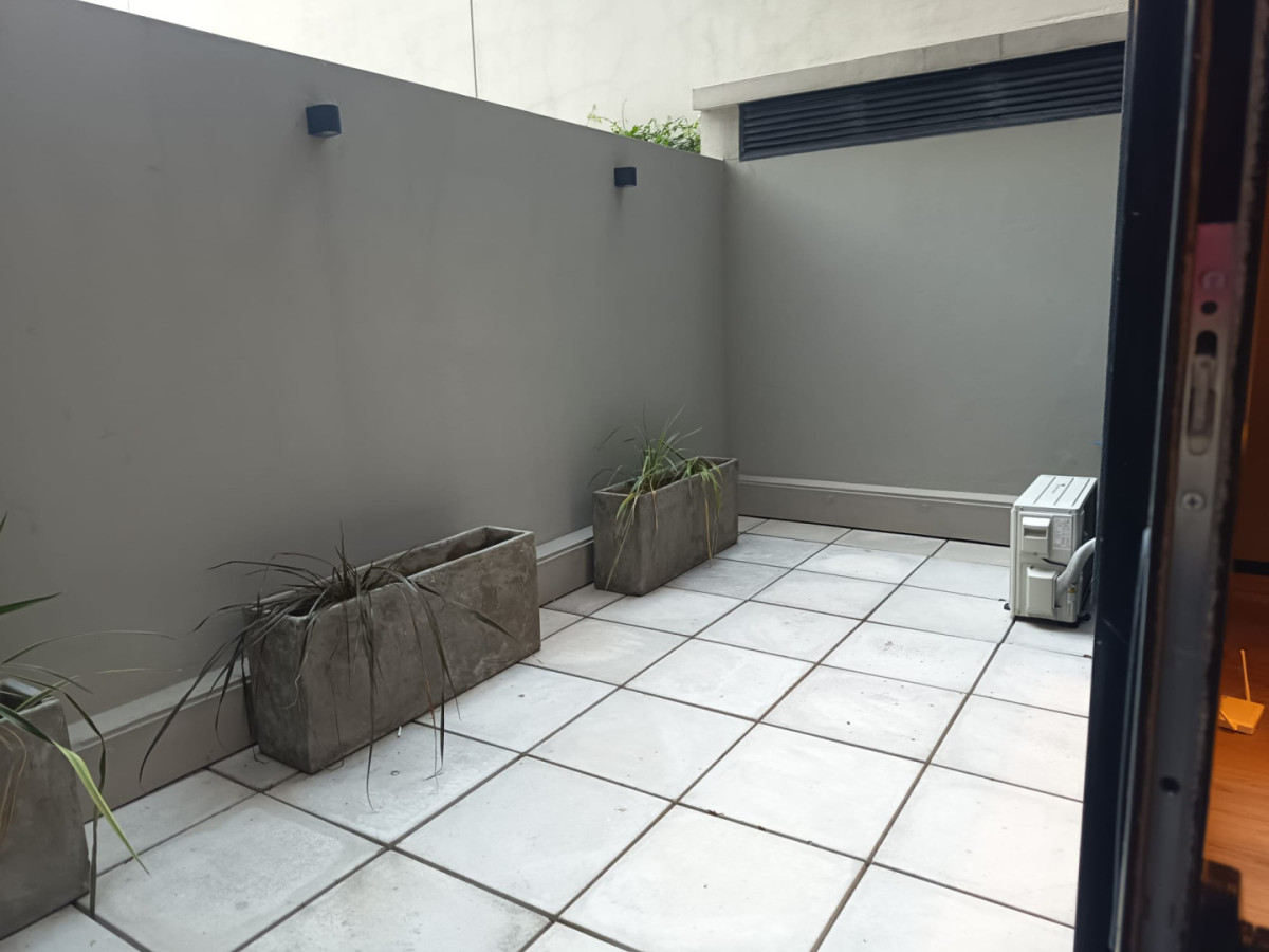 Oficina ID.12818 - Alquiler Oficina En Centro Patio Exclusivo Y Muebles Luminoso