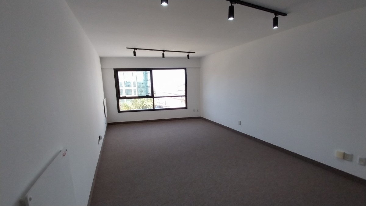 Oficina ID.12932 - Alquiler De Oficina Ambiente Dividido Excelente Ubicación En Centro