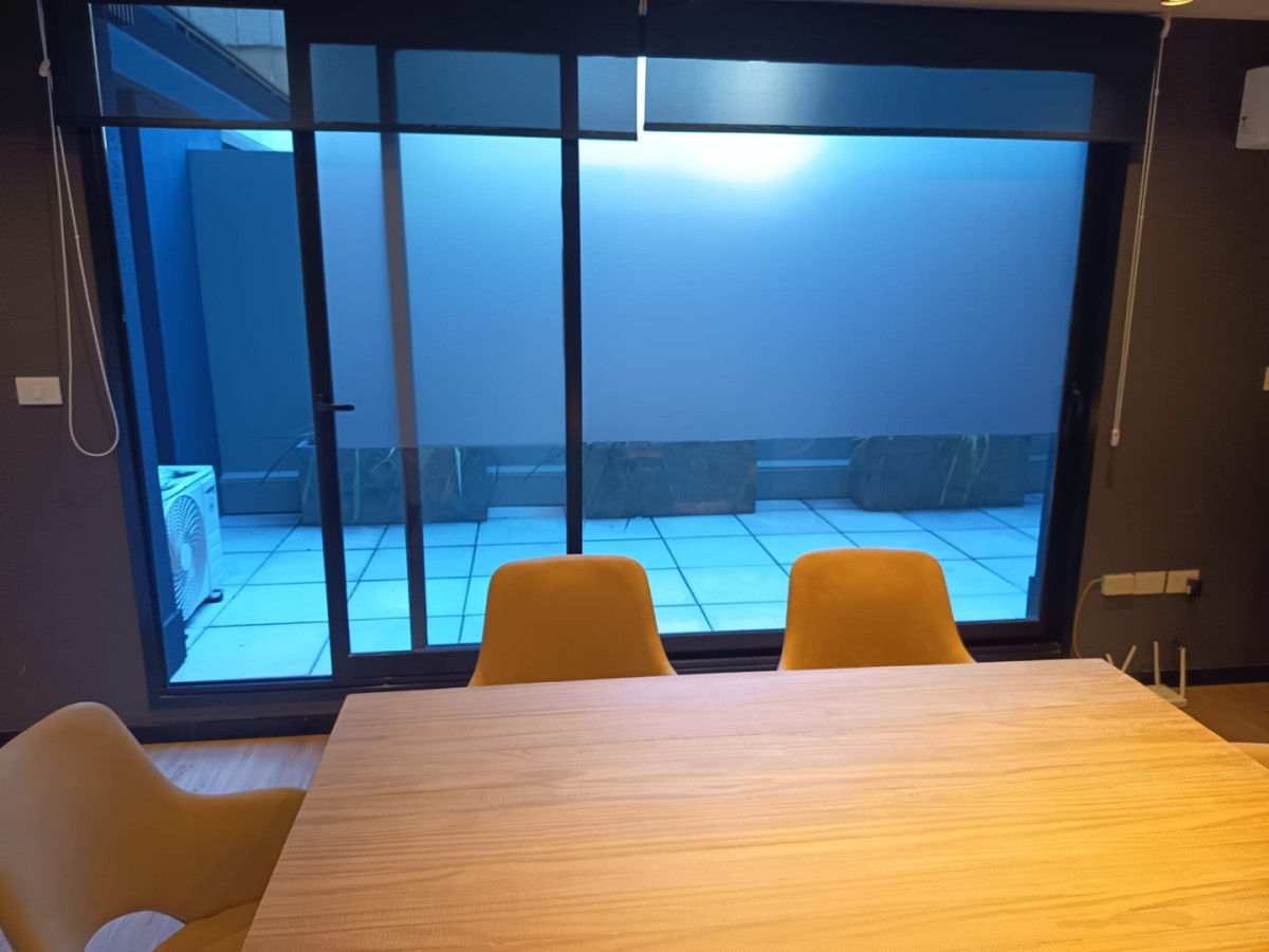 Oficina ID.12818 - Alquiler Oficina En Centro Patio Exclusivo Y Muebles Luminoso
