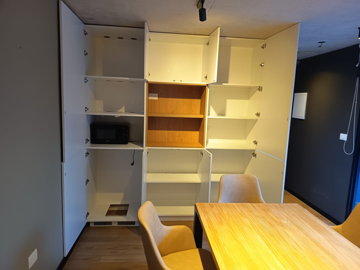 Oficina ID.12818 - Alquiler Oficina En Centro Patio Exclusivo Y Muebles Luminoso