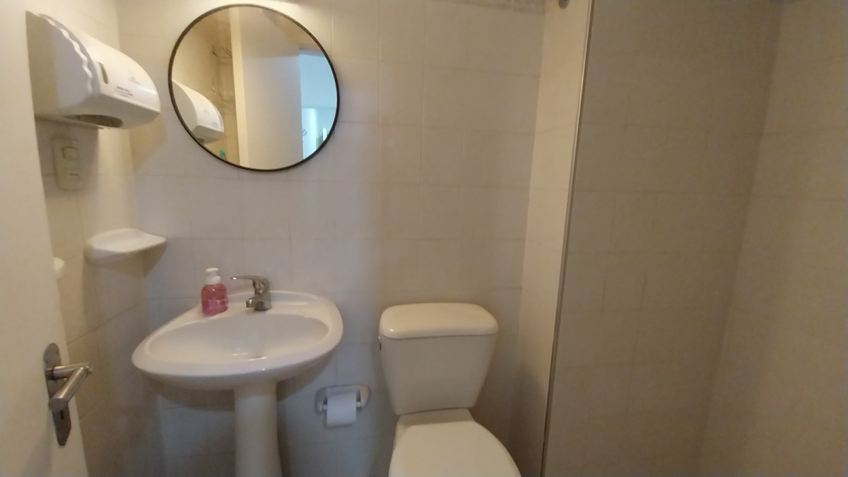 Oficina ID.12932 - Alquiler De Oficina Ambiente Dividido Excelente Ubicación En Centro