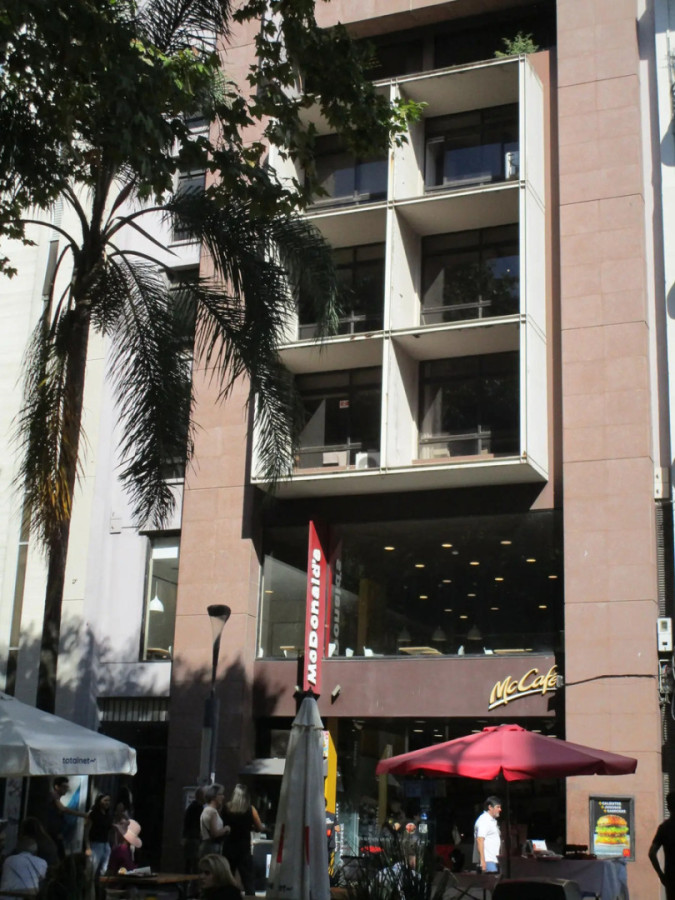 Oficina ID.12488 - Venta De Oficina 32m2 Impecable En Plaza Matriz Centro