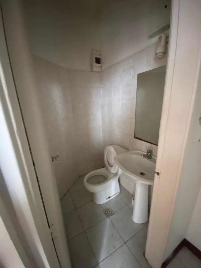 Oficina ID.10500 - Alquiler Oficina Planta Baja Y 2 Pisos En Ciudad Vieja