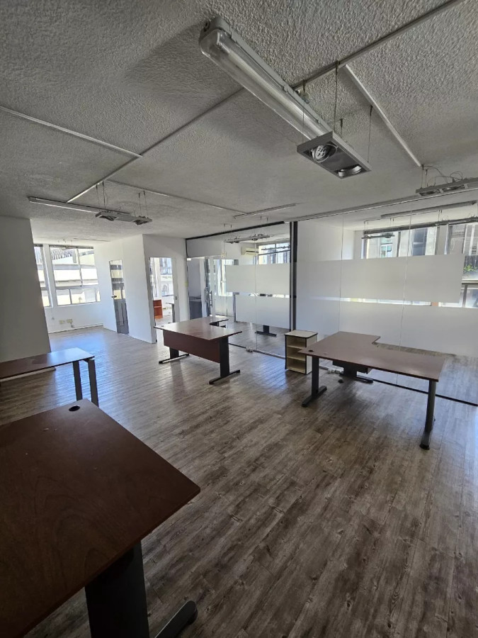 Oficina ID.7512 - Alquiler Amplia Oficina A Nuevo Con 5 Privados Ciudad Vieja