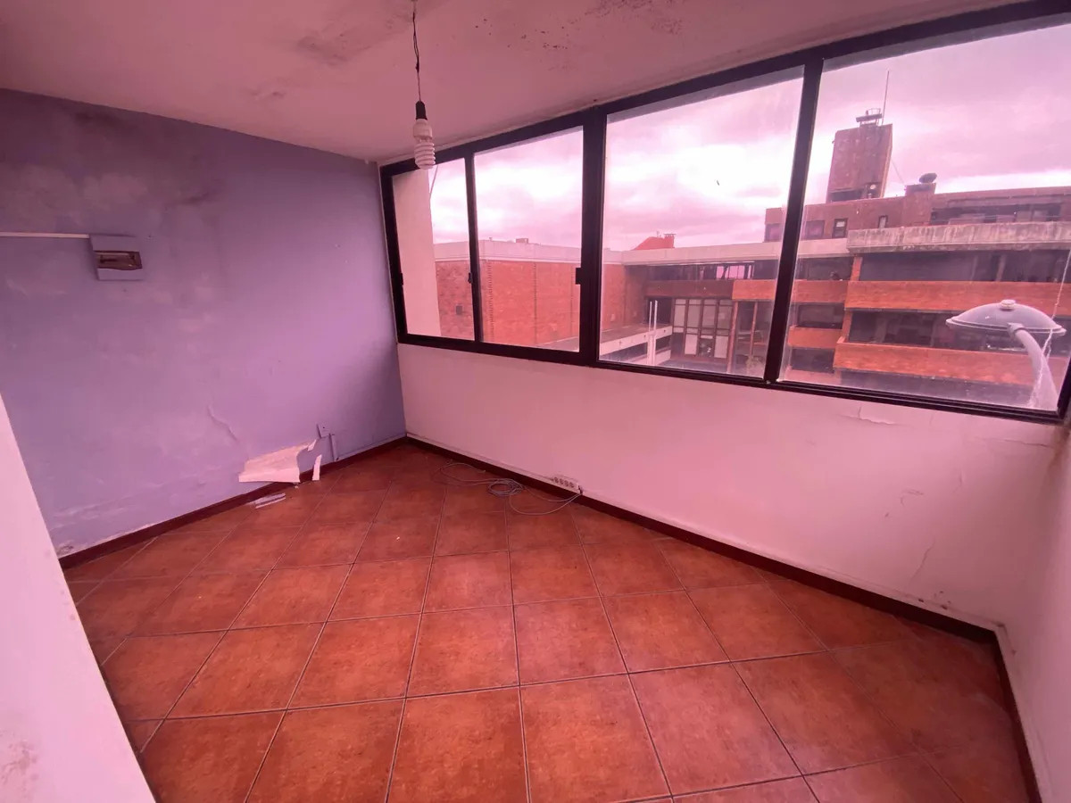 Oficina ID.10500 - Alquiler Oficina Planta Baja Y 2 Pisos En Ciudad Vieja
