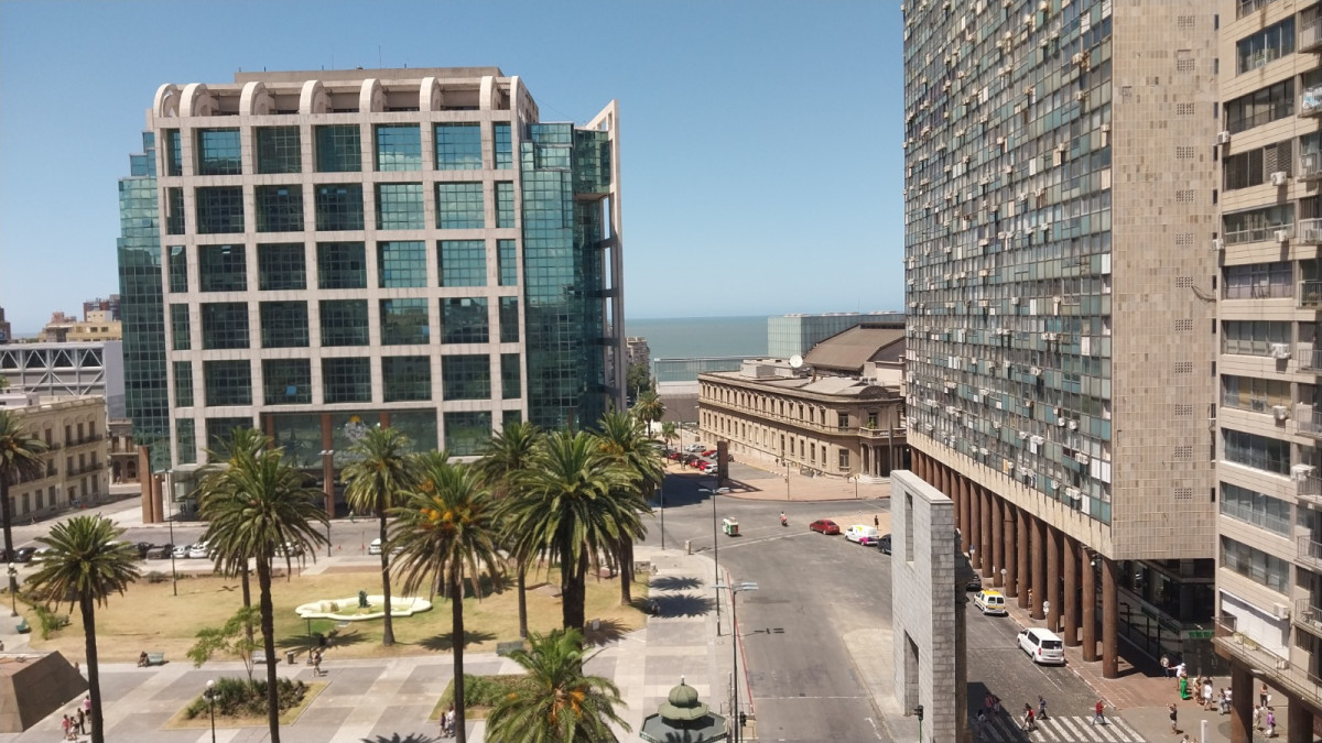 Oficina ID.12932 - Alquiler De Oficina Ambiente Dividido Excelente Ubicación En Centro