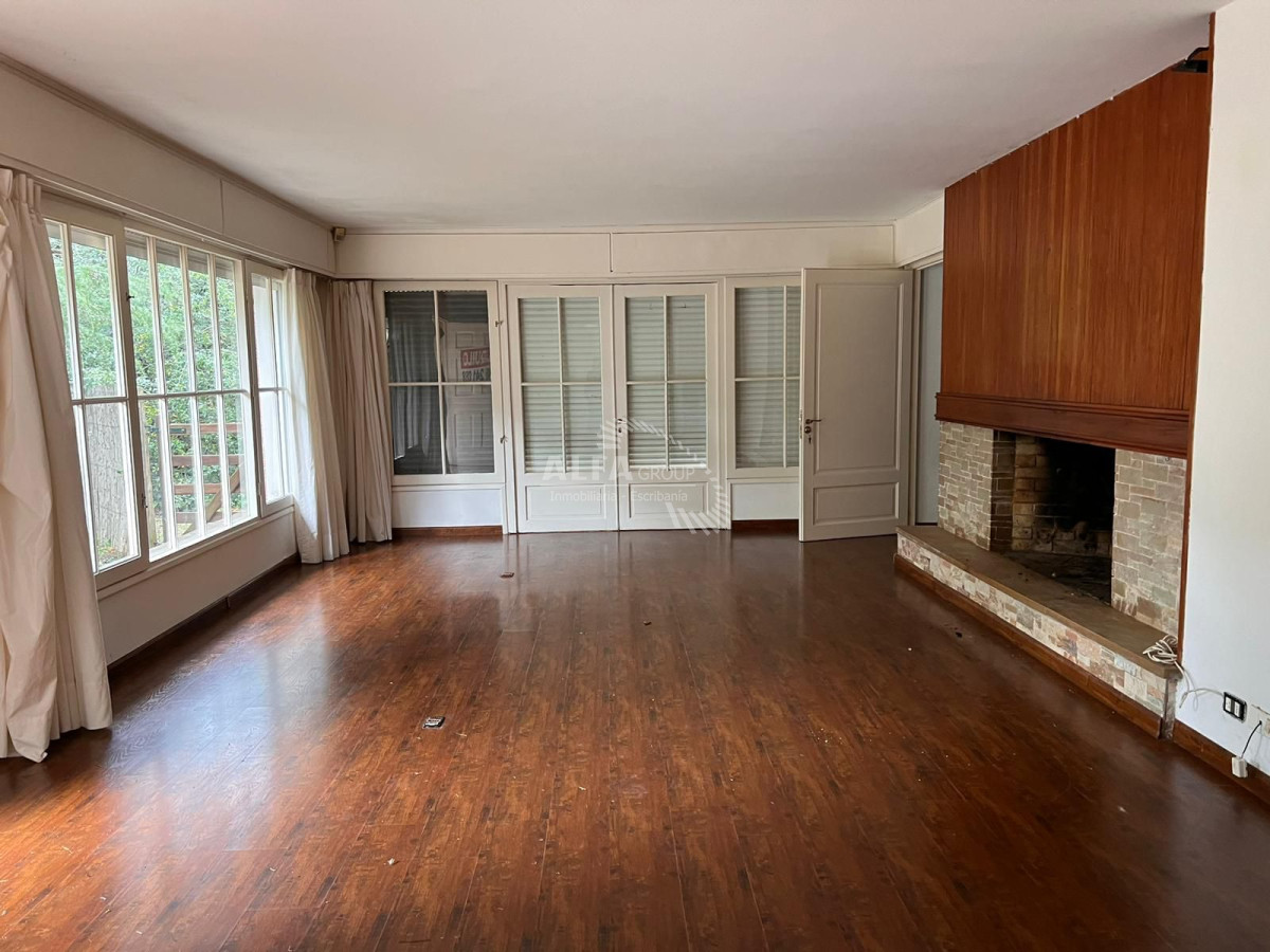 Casa ID.6016 - Chalet de 3 dormitorios  en venta en Barrio Cantegril , Punta del Este 