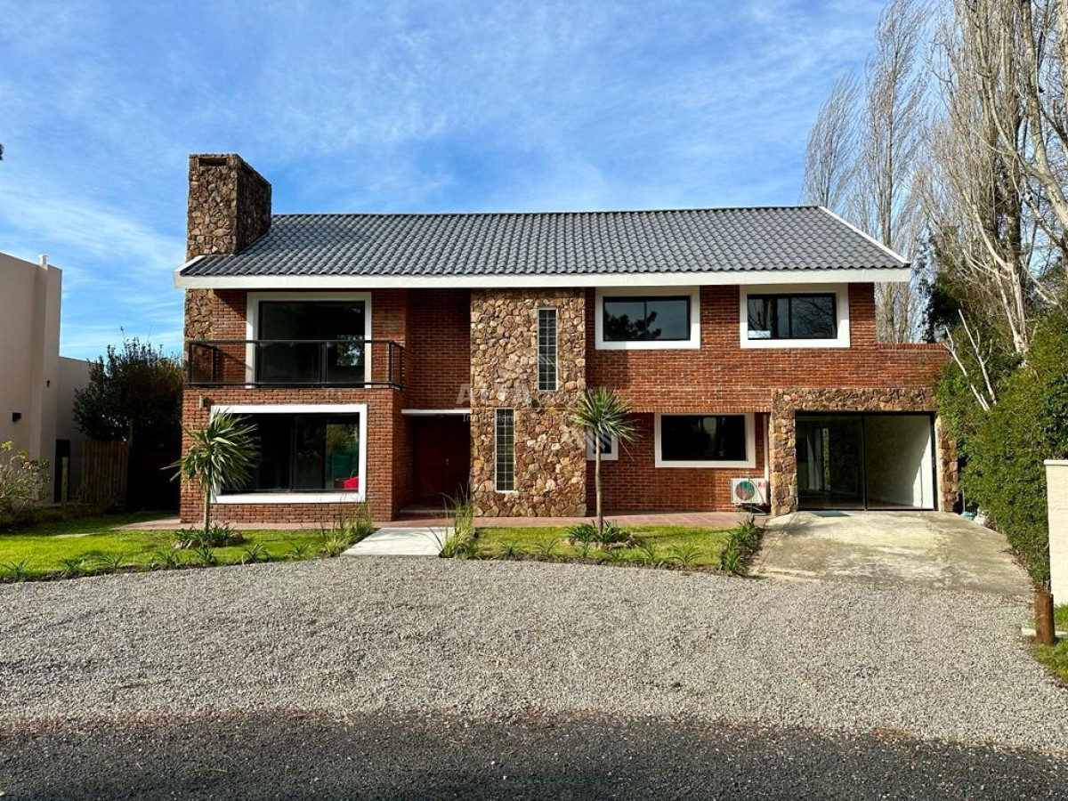 Casa ID.5970 - Casa en venta de 4 dormitorios en Barrio privado Punta del Este