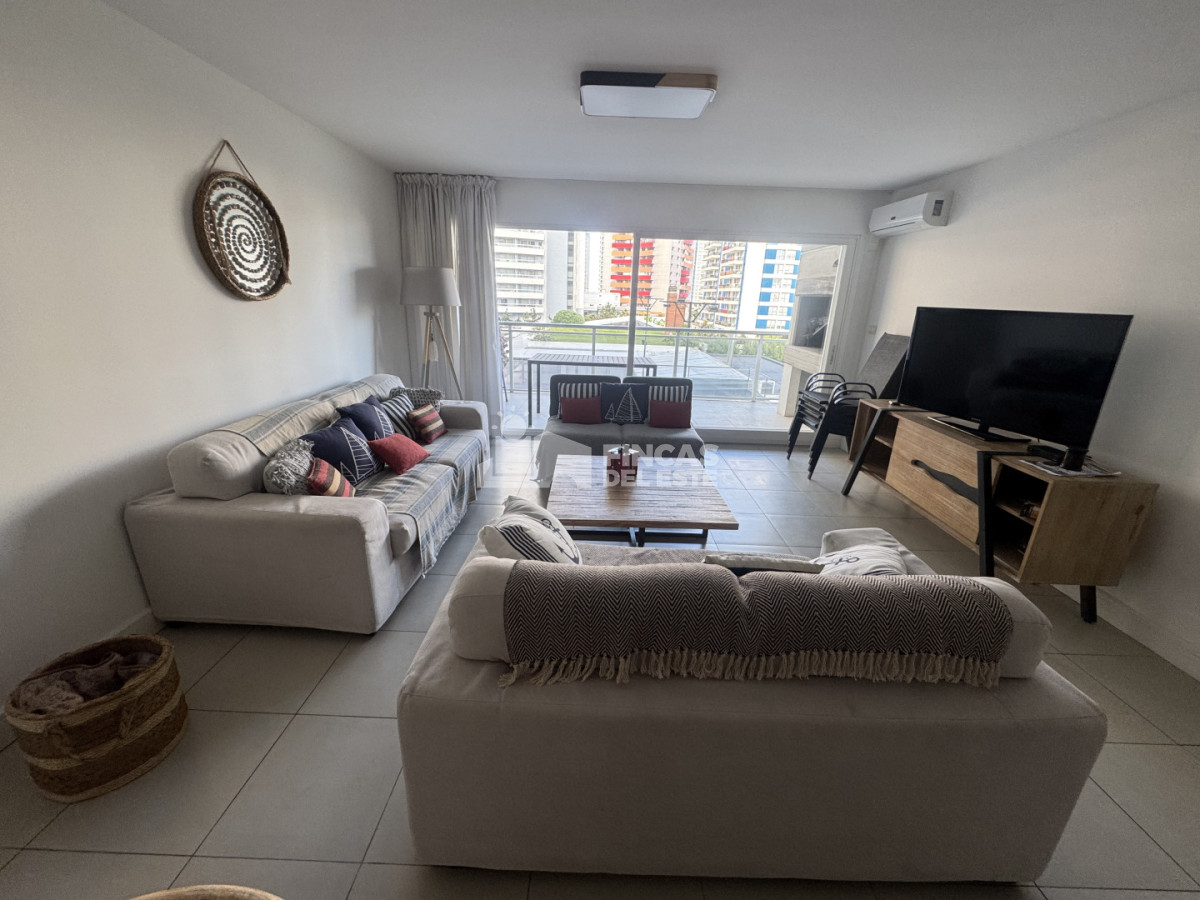 Apartamento ID.2674/Apartamento-de-3-dormitorios-en-venta-en-Punta-del-Este - Apartamento de 3 dormitorios en venta en Punta del Este