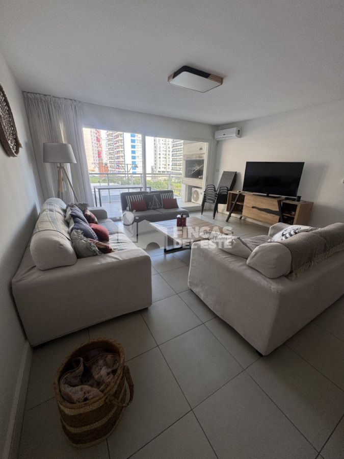 Apartamento ID.2674/Apartamento-de-3-dormitorios-en-venta-en-Punta-del-Este - Apartamento de 3 dormitorios en venta en Punta del Este