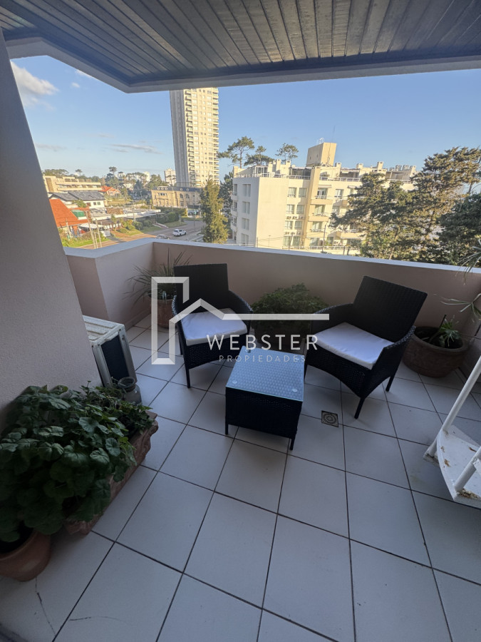 Apartamento ID.2399 - Apartamento de 3 dormitorios en playa Mansa.