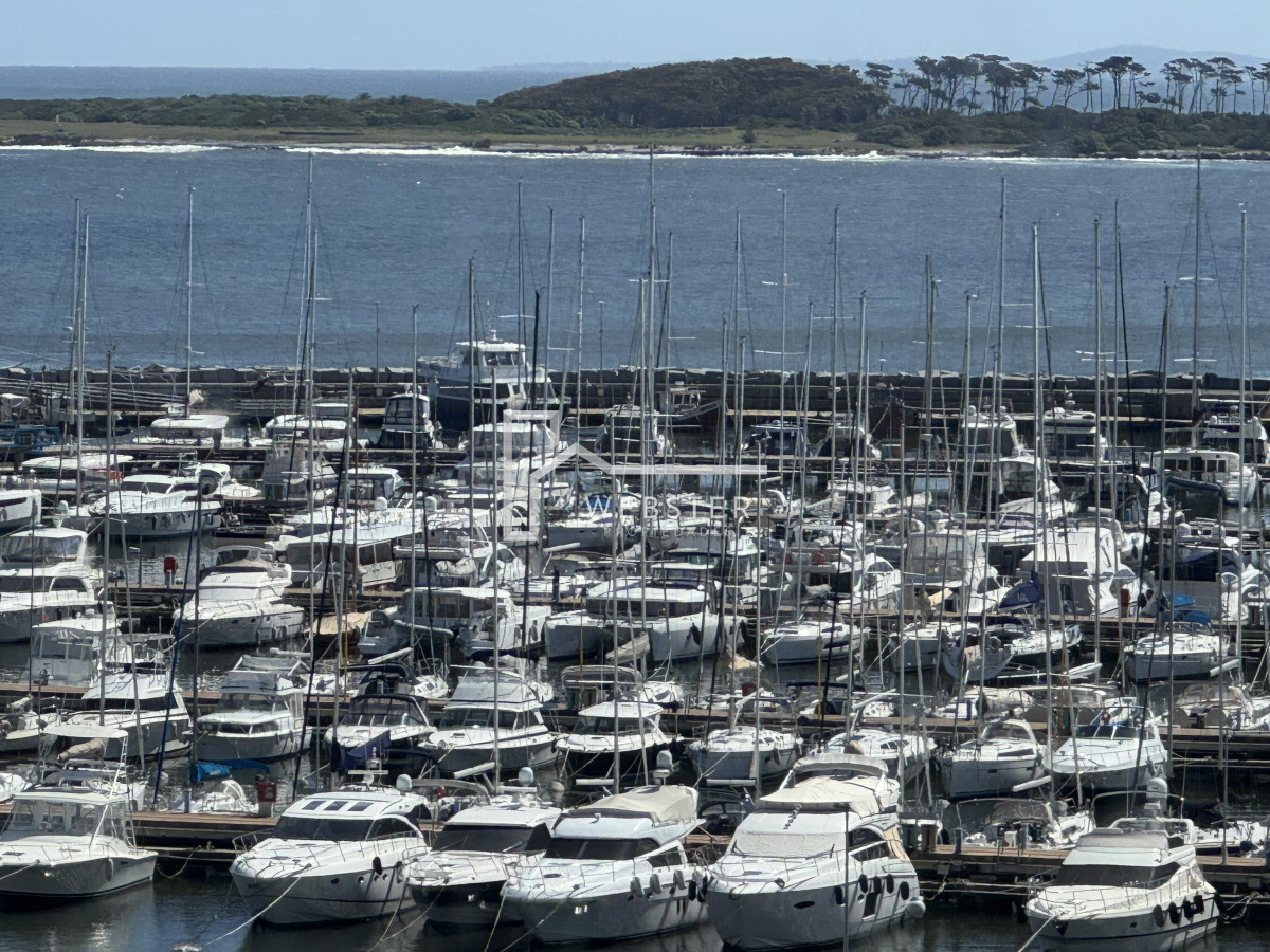 Apartamento ID.2402 - Apartamento de dos dormitorios en venta en Peninsula , Punta del Este 