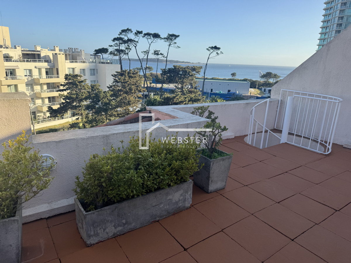 Apartamento ID.2399 - Apartamento de 3 dormitorios en playa Mansa.