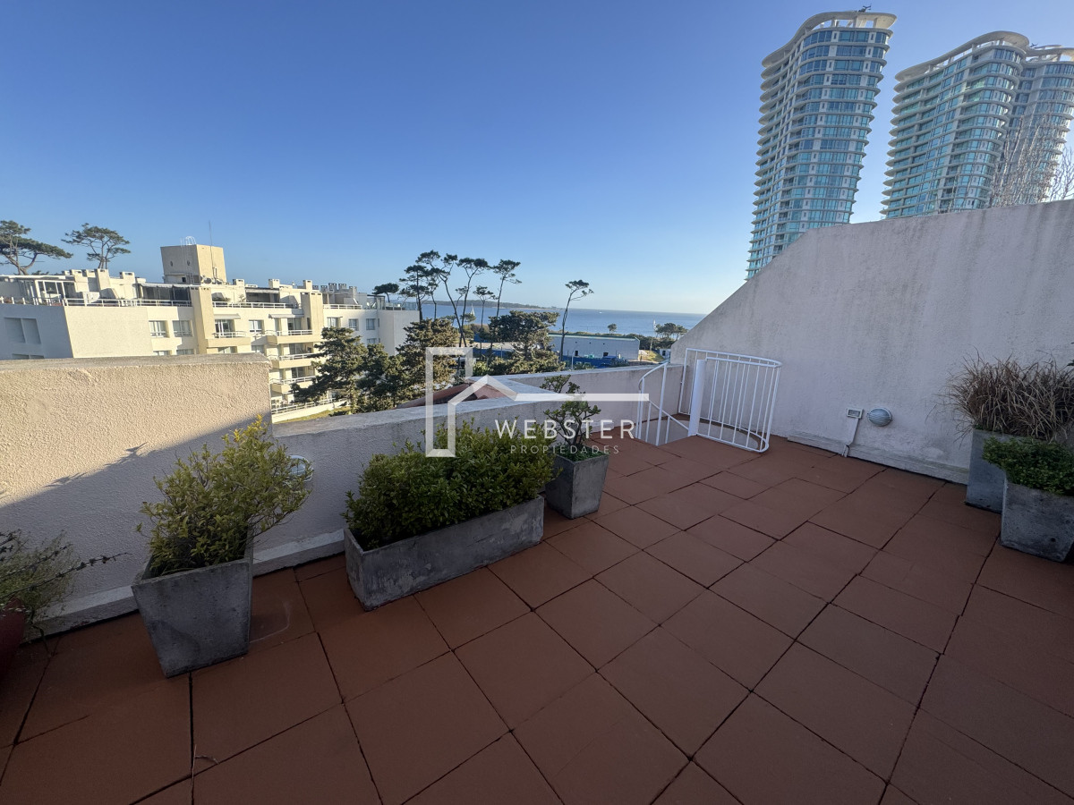 Apartamento ID.2399 - Apartamento de 3 dormitorios en playa Mansa.
