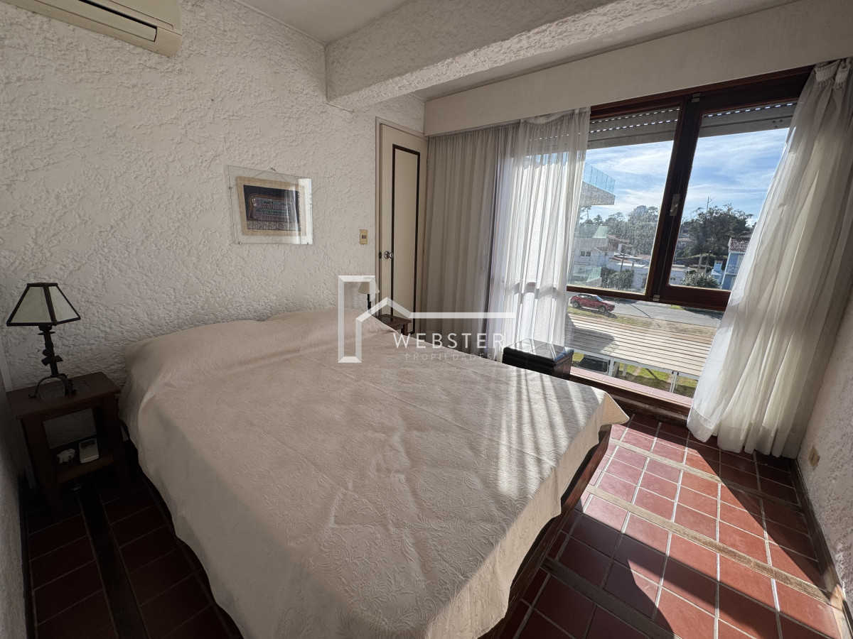 Apartamento ID.2236 - Apartamento en venta de 1 dormitorio en primera linea de Playa Mansa 