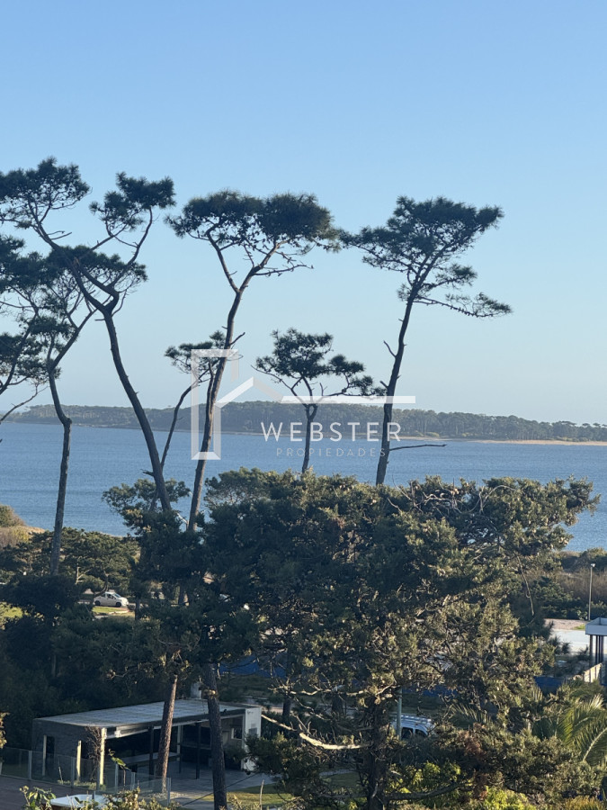 Apartamento ID.2399 - Apartamento de 3 dormitorios en playa Mansa.