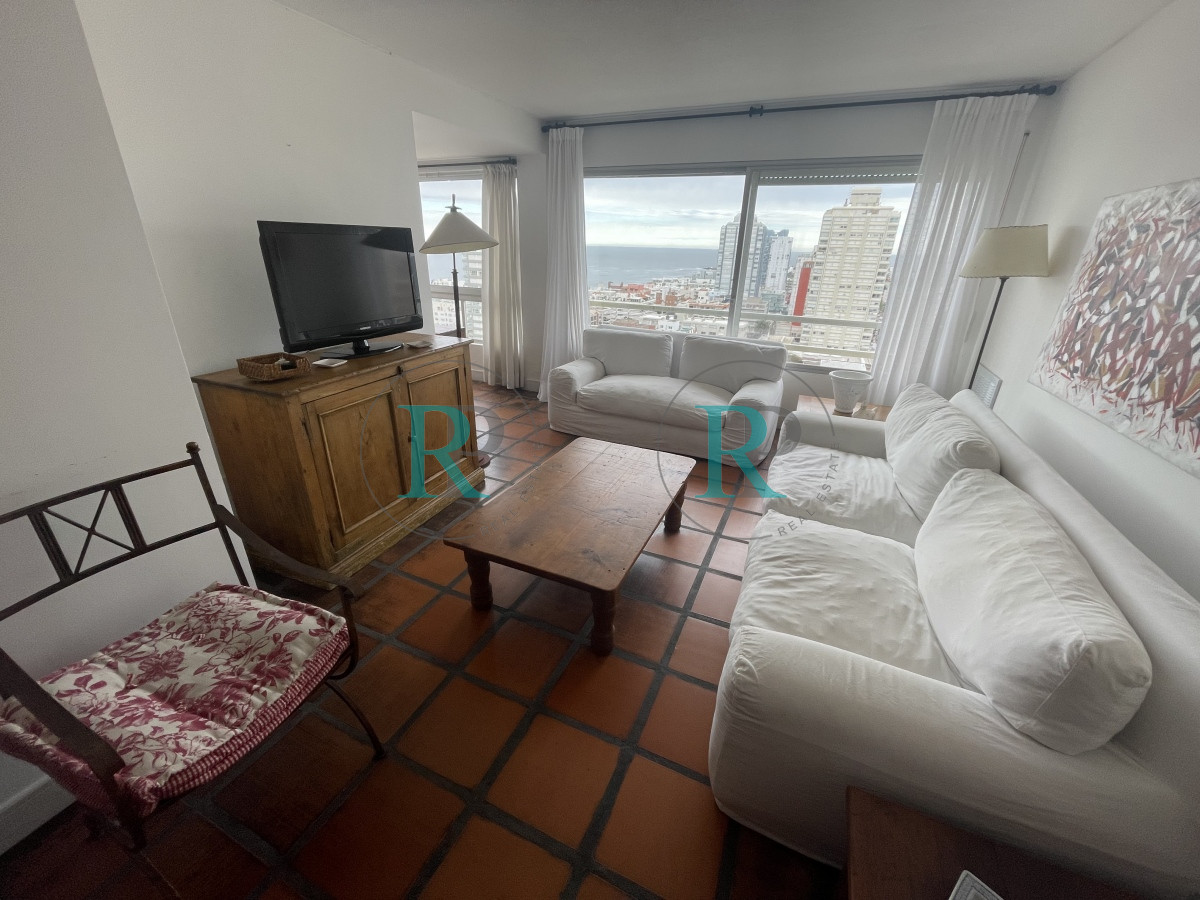 Apartamento ID.1916 - Apartamento en venta  de 3 dormitorios en Punta del Este