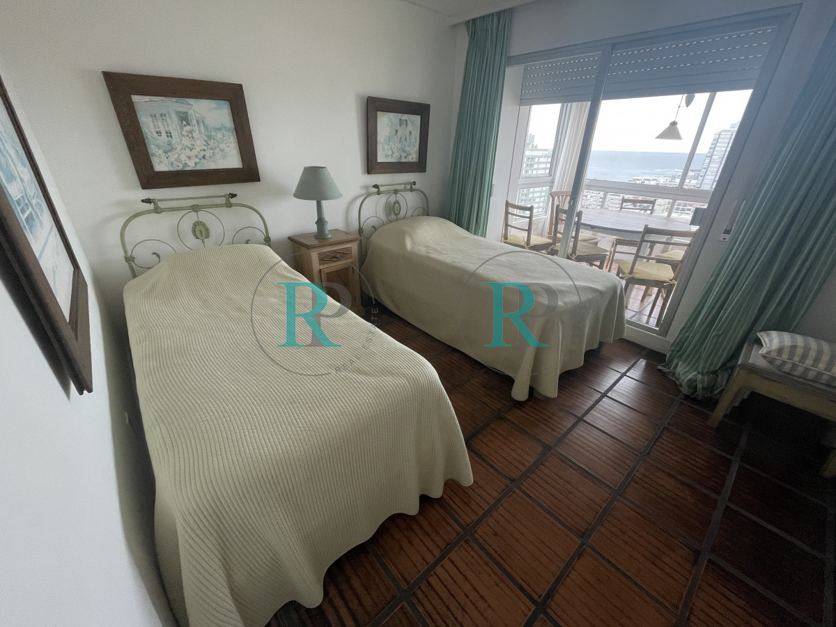Apartamento ID.1916 - Apartamento en venta  de 3 dormitorios en Punta del Este