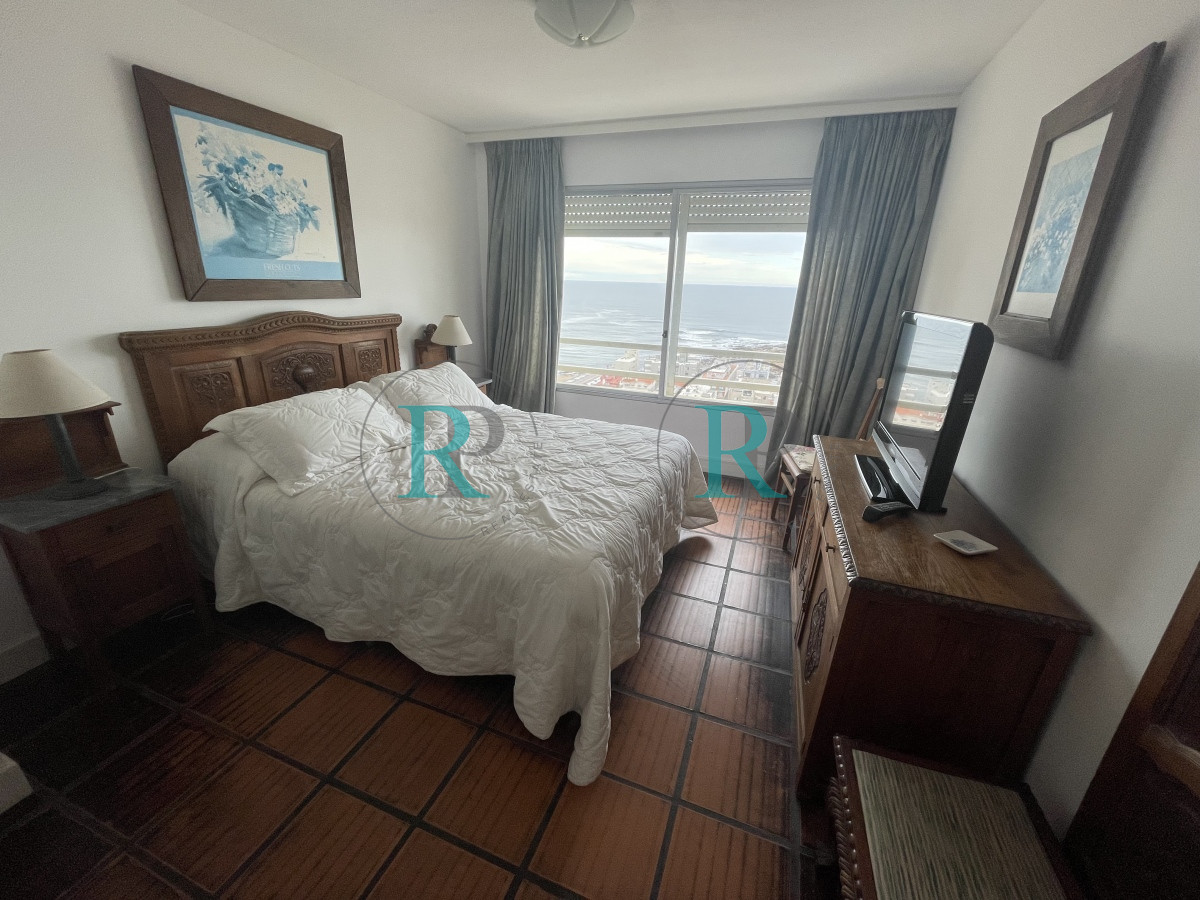 Apartamento ID.1916 - Apartamento en venta  de 3 dormitorios en Punta del Este