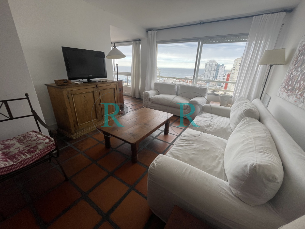 Apartamento ID.1916 - Apartamento en venta  de 3 dormitorios en Punta del Este
