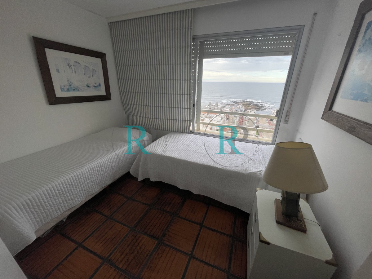 Apartamento ID.1916 - Apartamento en venta  de 3 dormitorios en Punta del Este