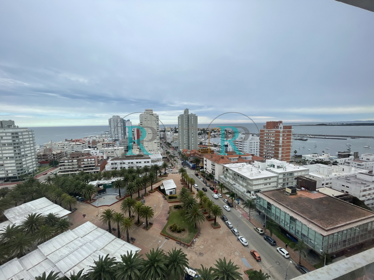 Apartamento ID.1916 - Apartamento en venta  de 3 dormitorios en Punta del Este