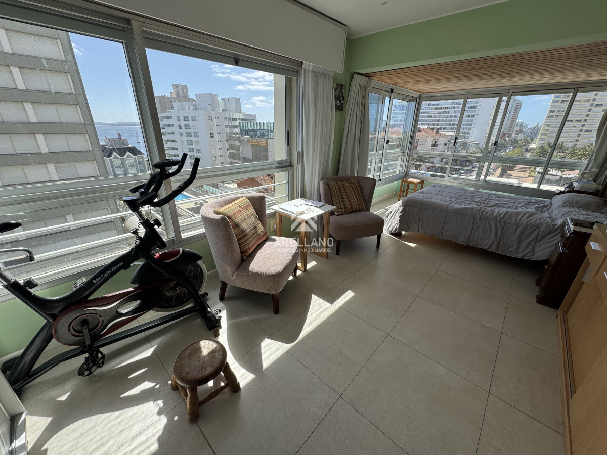 Apartamento ID.5519 - Apartamento de 2 dormitorios en venta en Peninsula , Punta del Este 