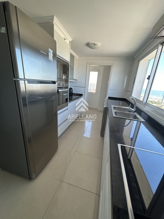 Apartamento ID.3357 - Apartamento de 3 dormitorios en suite más dependencia en venta en  Punta del Este 