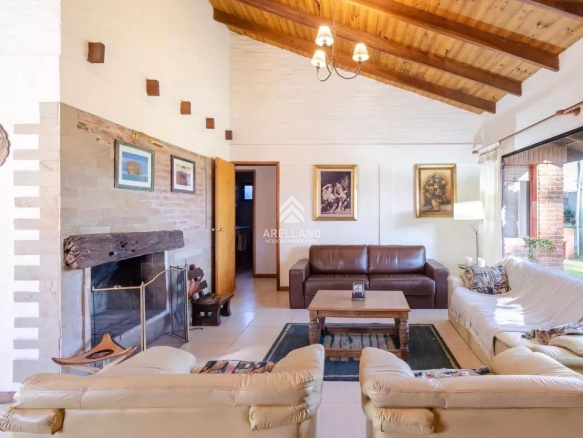 Casa ID.2562 - Venta casa 4 dormitorios  Cantegril 