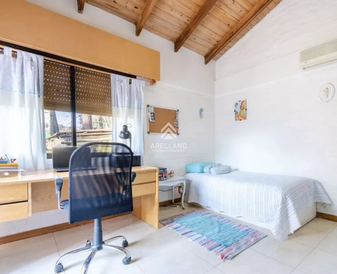Casa ID.2562 - Venta casa 4 dormitorios  Cantegril 