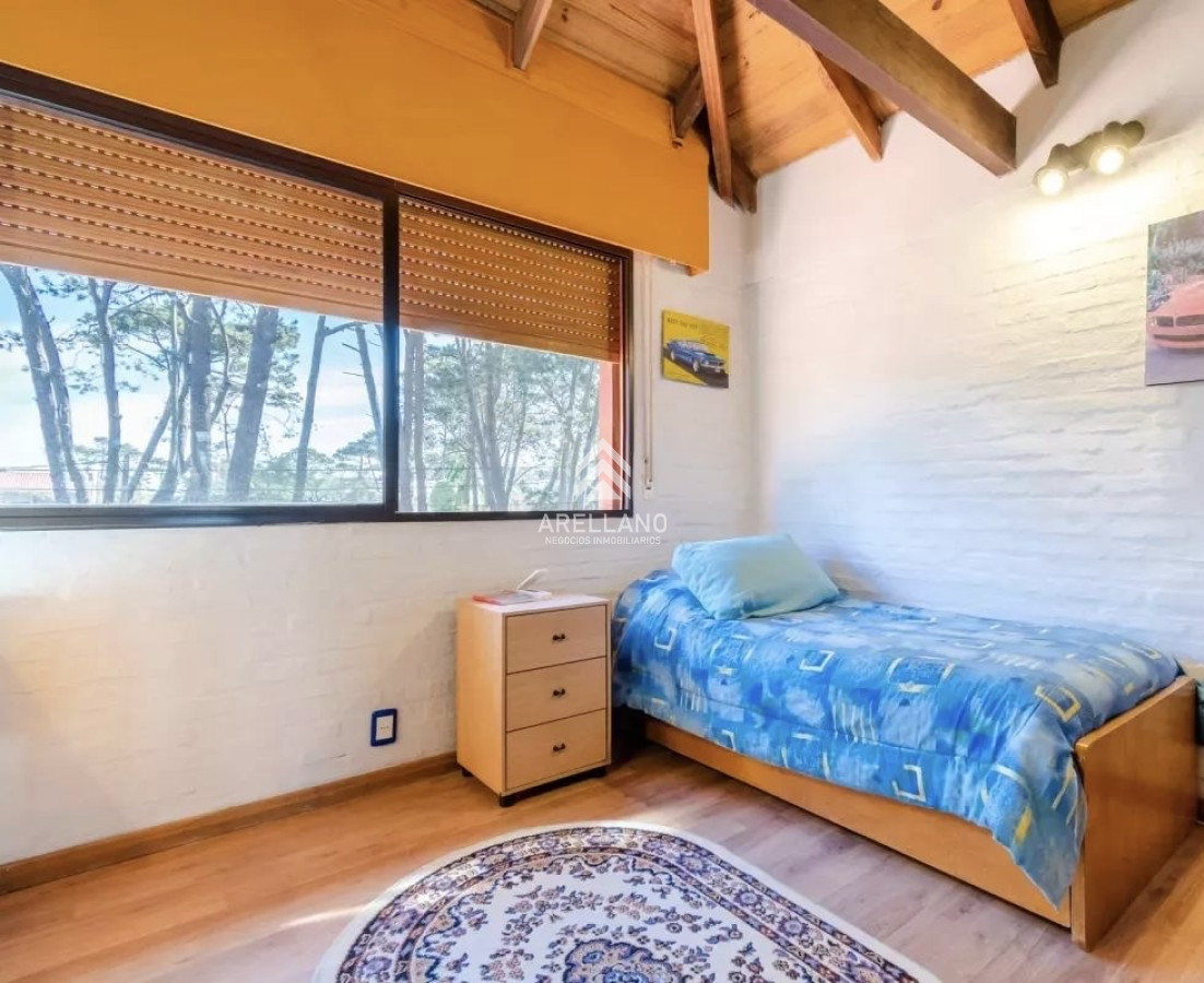 Casa ID.2562 - Venta casa 4 dormitorios  Cantegril 