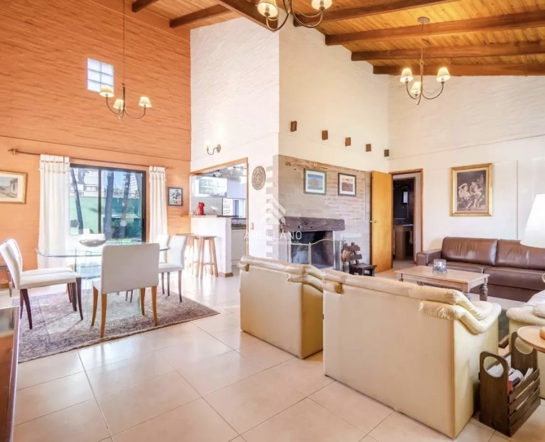 Casa ID.2562 - Venta casa 4 dormitorios  Cantegril 