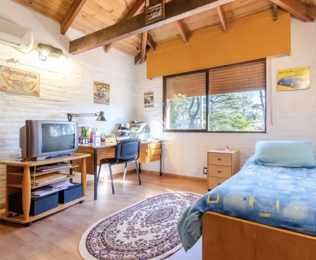 Casa ID.2562 - Venta casa 4 dormitorios  Cantegril 