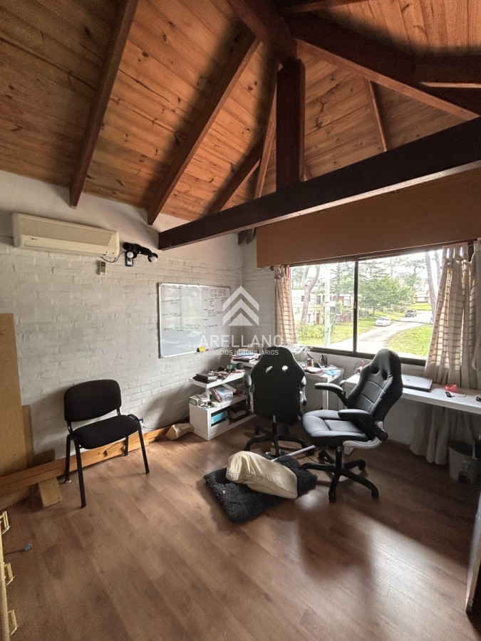 Casa ID.2562 - Venta casa 4 dormitorios  Cantegril 