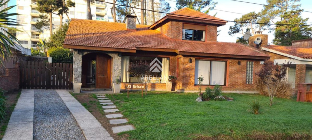 Casa ID.2562 - Venta casa 4 dormitorios  Cantegril 