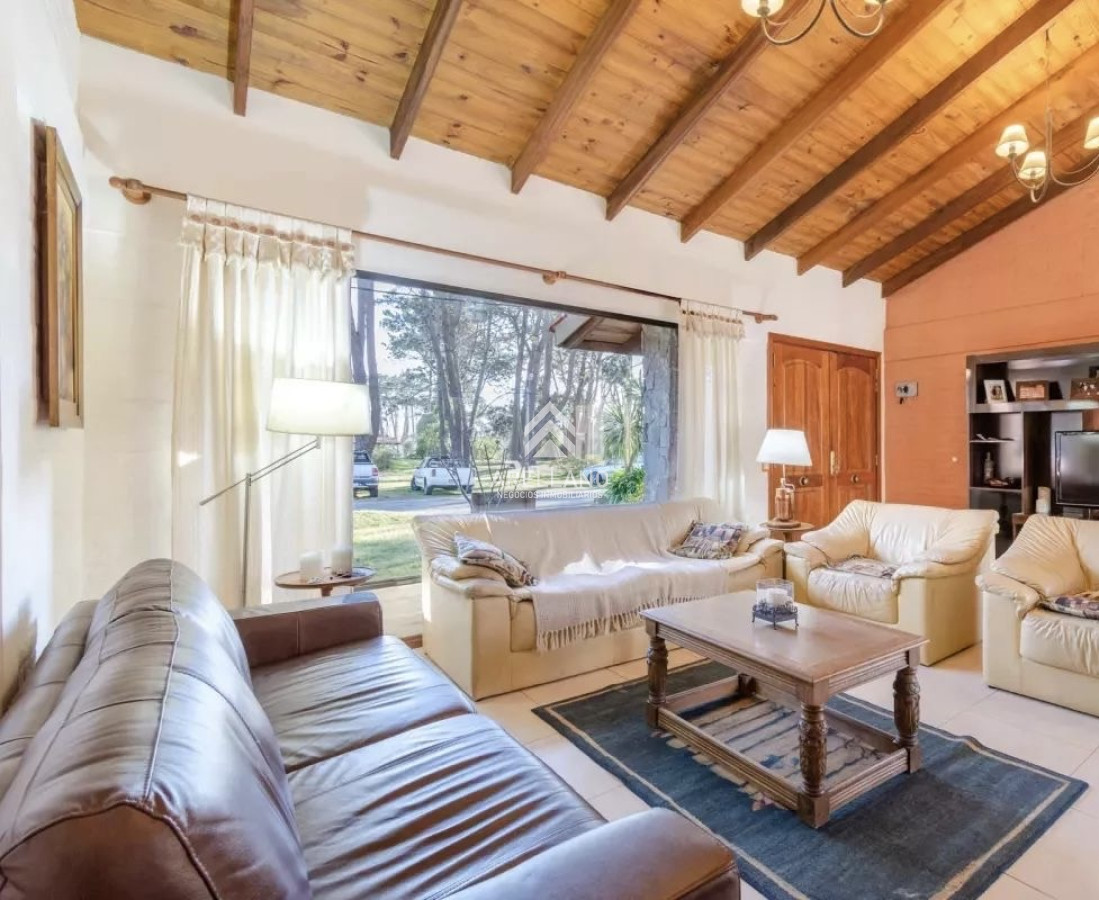 Casa ID.2562 - Venta casa 4 dormitorios  Cantegril 
