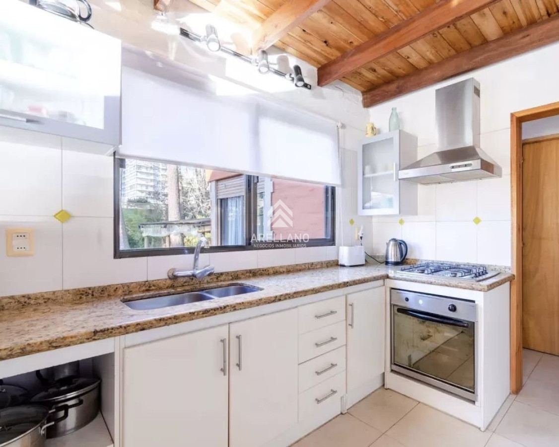 Casa ID.2562 - Venta casa 4 dormitorios  Cantegril 