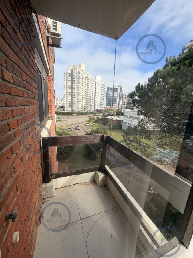 Apartamento ID.3299 - Apartamento en venta de dos dormitorios en Punta del Este 